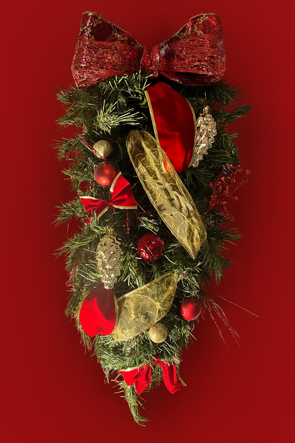 Winter Elegance Teardrop Swag – Holiday Decor Apparel
